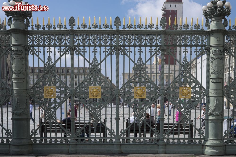 Immagine Il cancello esterno di Palazzo Reale a Torino
