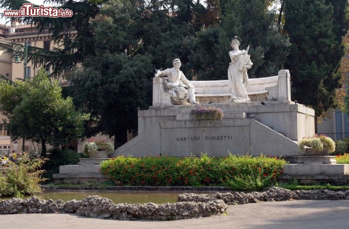 Immagine Il Monumento a Donizetti, eretto nella Città Bassa, lungo il Sentierone a Bergamo