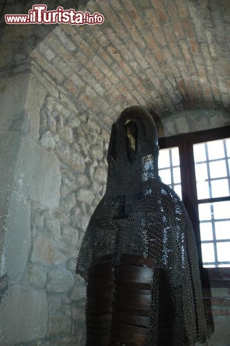Immagine Mostra di armature e oggetti medievali nella rocca di San Leo
