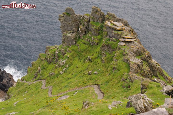 Immagine Ben 660 gradini portano dal mare al monastero di Skellig Michael, una remota isola al largo dell'Irlanda