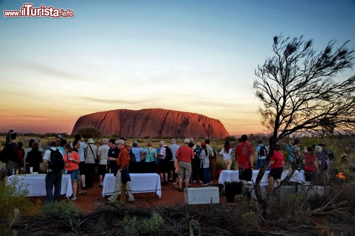 Immagine Aperitivo a Ayers Rock: quelli di Uluru, nel Northern Territory in Australia, sono considerati tra i tramonti più spettacolari del mondo!