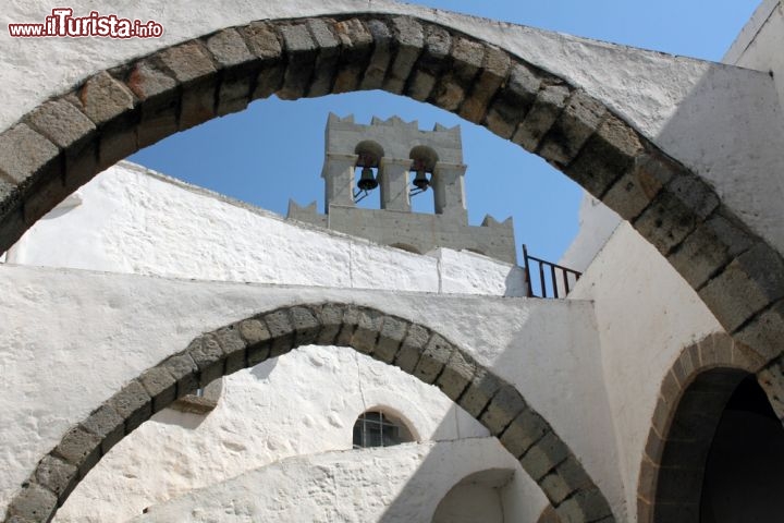 Immagine Archi dentro al Monastero di San Giovanni a Patmos (Apokalipsis) - © baldovina / Shutterstock.com