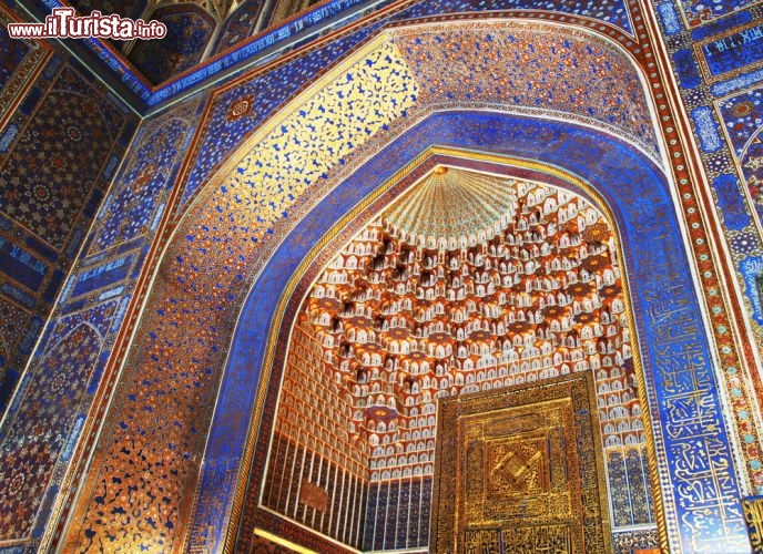 Immagine Arco dentro ad una moschea di Bukhara, in Uzbekistan - © Galyna Andrushko / Shutterstock.com