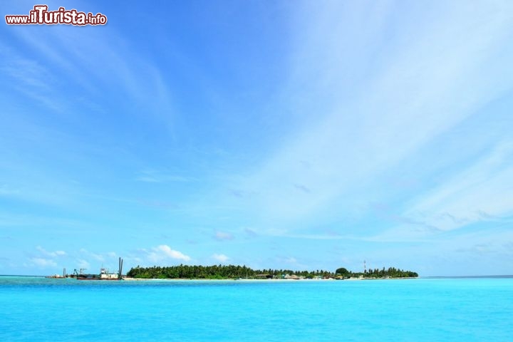 Immagine Atollo di Baa: un'isola paradisiaca immersa nel mare cristallino delle Maldive, Oceano Indiano - © mohamedmalik / Shutterstock.com