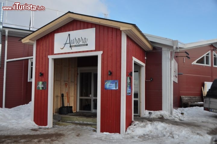 Immagine L'Aurora bar, un tipico locale nel villaggio di Abisko Svezia. Ospita anche una piacevole self service con prezzi contenuti, ideale per una pasto caldo, veloce ed economico.
