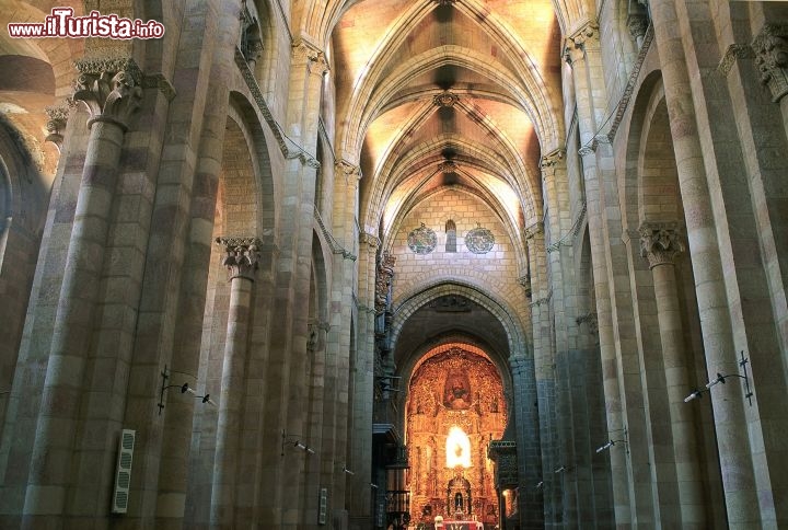 Immagine Avila interno della chiesa di San Vicente - Copyright foto www.spain.info