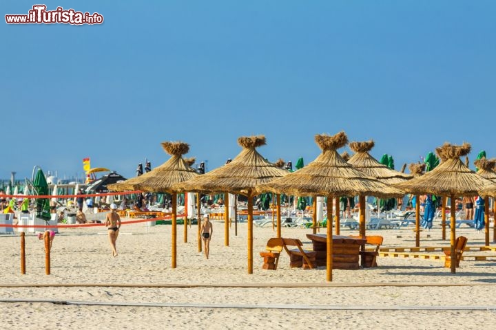 Immagine Bagno attrezzato sulla spiaggia di Costanza (Mamaia) in Romania - © Photosebia / Shutterstock.com