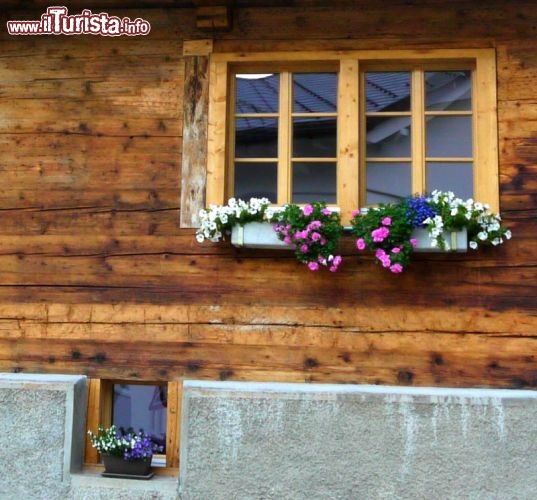 Immagine Balconi fioriti ad Andermatt, in Svizzera