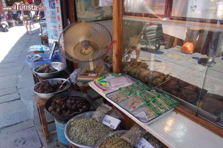 Immagine Bancarella del quartiere del mercato di Zhouzhuang vicino a Shanghai in Cina