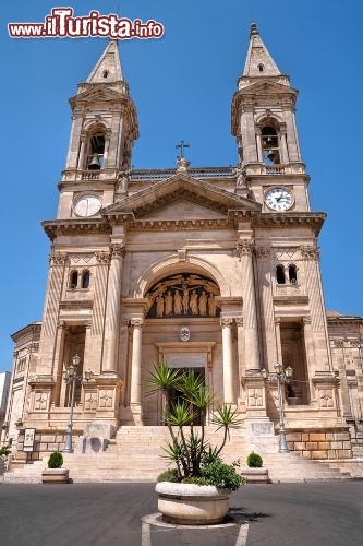 Immagine Basilica santi Cosma e Damiano Alberobello Puglia - © Mi.Ti / Shutterstock.com