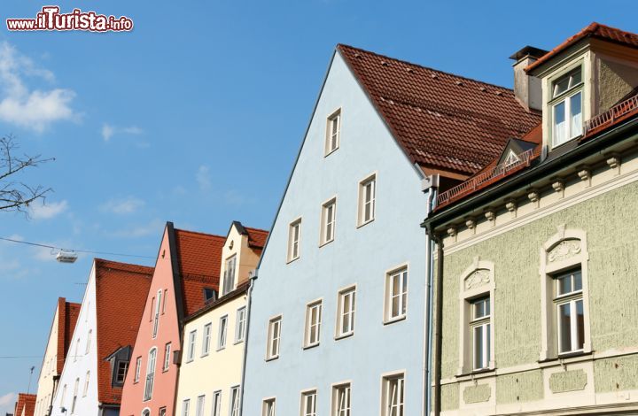 Immagine Le case colorate a tinte pastello del centro di Schongau in Baviera - © Massimiliano Pieraccini / Shutterstock.com