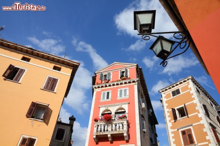 Immagine Case colorate nel centro storico di Rovigno in Istria, Croazia - © Tupungato / Shutterstock.com