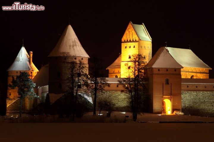 Immagine Castello di Trakai a Natale, Lituania - © Alexey Goosev / Shutterstock.com