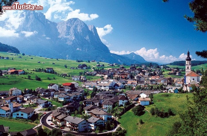 Immagine Castelrotto in estate: una delle migliori destinazioni turistiche del Trentino Alto Adige e delle Dolomiti.