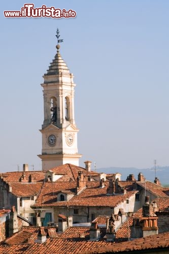 Immagine Particolare del centro storico di Ivrea in Piemonte  - © ArturKo/ Shutterstock.com