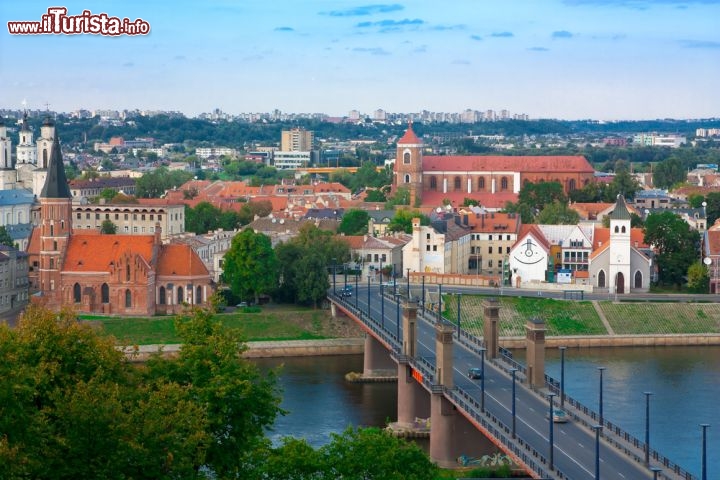 Immagine Il centro storico di Kaunas in Lituania - © Raimundas / Shutterstock.com