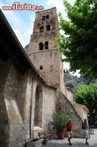 Immagine Monumento storico dal 1913, la parrocchiale di Moustiers sorge su una piazzetta nel centro del borgo medievale