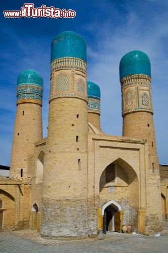Immagine Chor-Minor, la ex Madrasa divenuta uno dei simboli di Bukhara - © Eduard Kim / Shutterstock.com