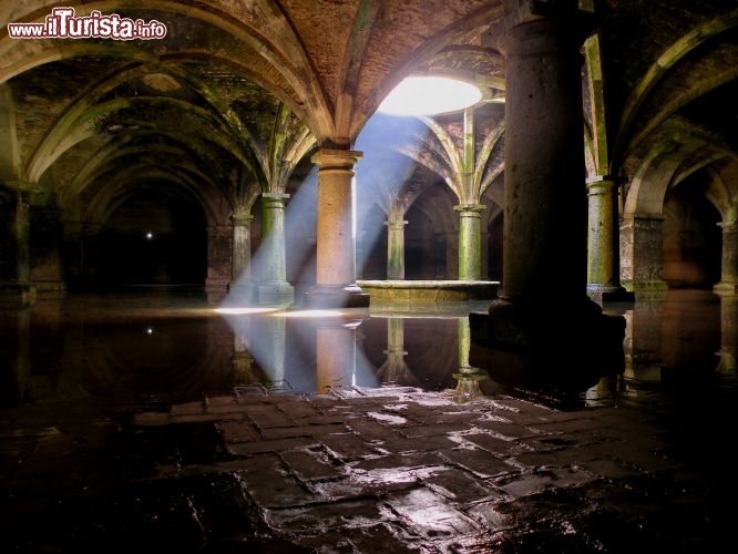 Immagine Cisterna ad El Jadida in Marocco. Fu costruita nel 1514 in stile Manuelino, ma poi venne dimenticata, finchè nel 1916 fu riscoperta casualmente da un commerciante marocchino