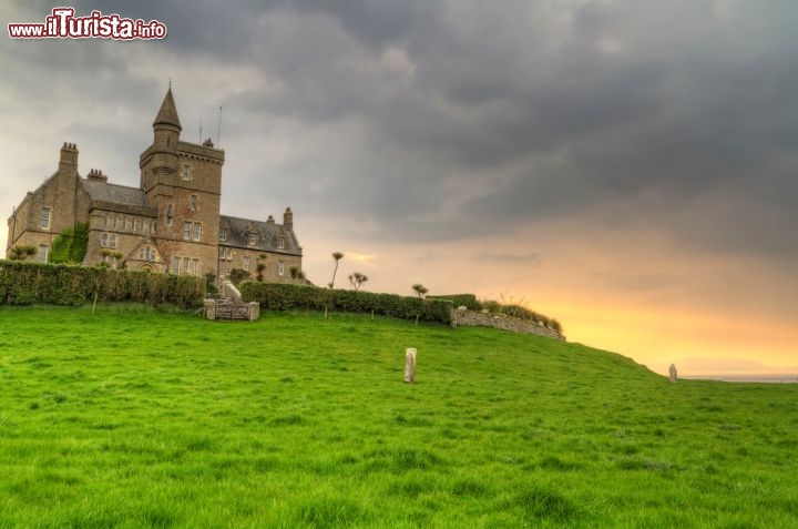 Immagine Il Classiebawn Castle si trova a Mullaghmore Head nei pressi di Sligo (Irlanda) - © Patryk Kosmider / Shutterstock.com
