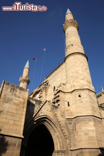 Immagine Dettaglio della moschea Selimiye a Nicosia. Siamo a Cipro nord, nel territorio occupato illegalmente dalla Turchia - © Yiannis Kourtoglou / Shutterstock.com 