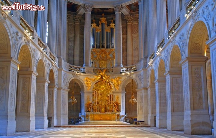Immagine Dettaglio interno della Cappella Reale Palazzo di Versailles Francia - © Meiqianbao / Shutterstock.com