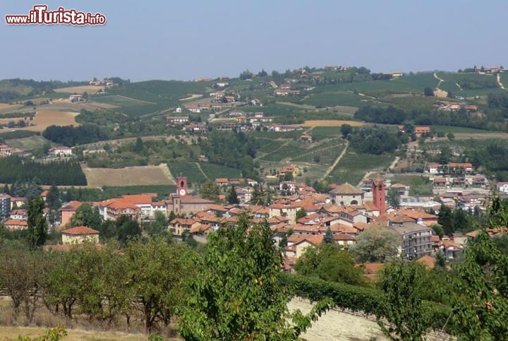 Immagine Dogliani: il panorama della città del dolcetto, in provincia di Cuneo (Piemonte)