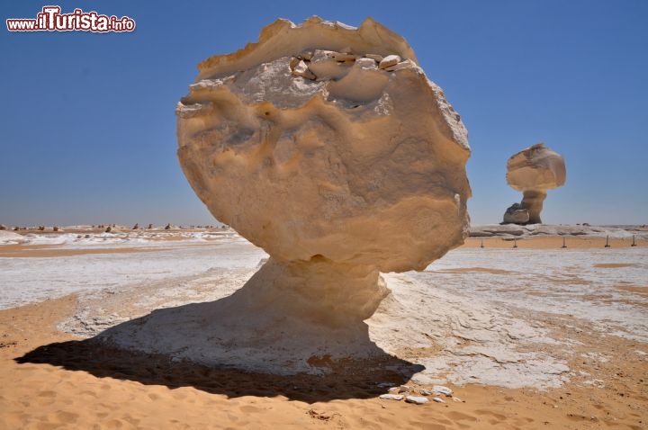 Immagine Egitto, a nord-est dell'Oasi di Farafra: il magico Deserto Bianco -  In collaborazione con I VIaggi di Maurizio Levi