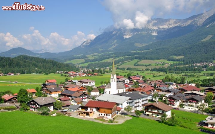 Immagine Ellmau am Wilden Kaiser, il villaggio alpino si trova vicino a Kitzbuhel in Tirolo (Austria) - © travelpeter / Shutterstock.com