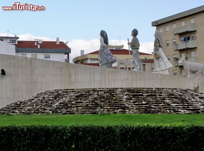 Immagine Il monumento ai pastorelli che si trova in centro a Fatima, Portogallo