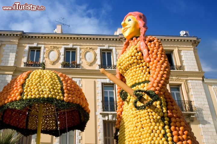 Immagine Fete du Citron Menton. La festa dei limoni di Mentone è uno degli appuntamenti più famosi del Carnevale della Costa Azzurra, in Francia - © Luba V Nel / Shutterstock.com