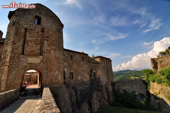 Immagine Il Fossato del Castello di Sorano in Maremma, Provincia di Grosseto (Toscana)