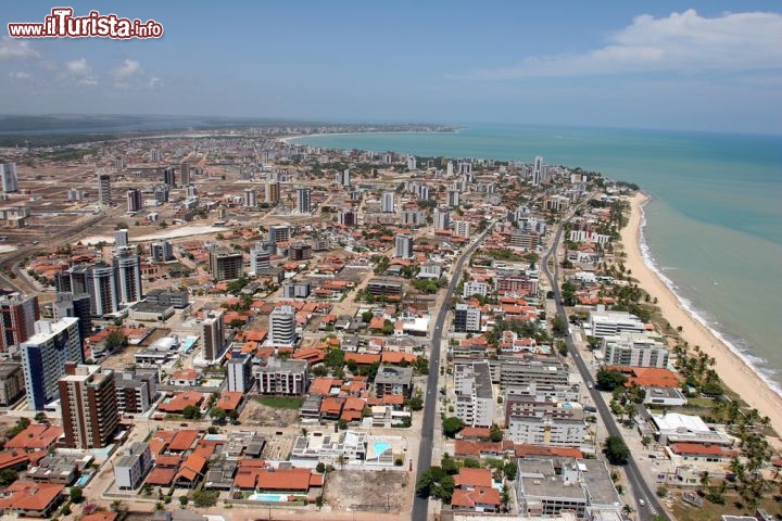 Immagine Fotografia aerea di Joao Pessoa e la sua spiaggia in Brasile - © casadaphoto / Shutterstock.com