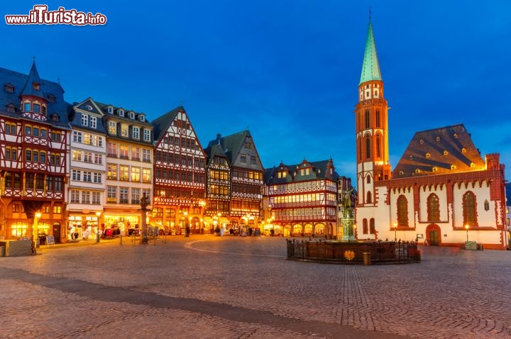 Immagine Fotografia della piazza centrale di Frankfurt (Francoforte sul Meno) in Germania - © S.Borisov / Shutterstock.com