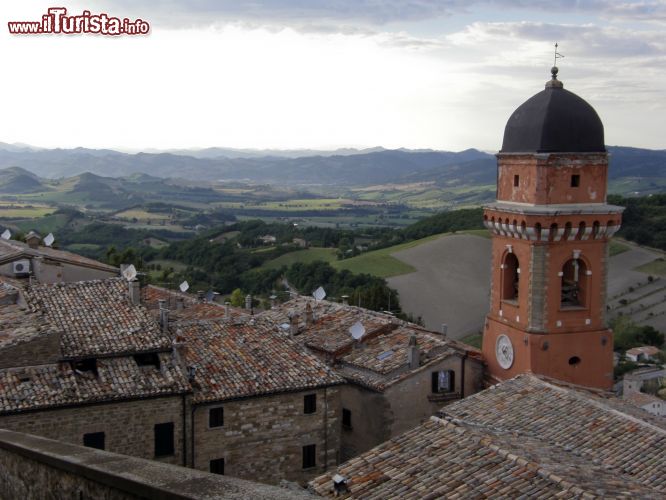 Immagine Panorama dal castello di Frontone nelle Marche - Wikipedia