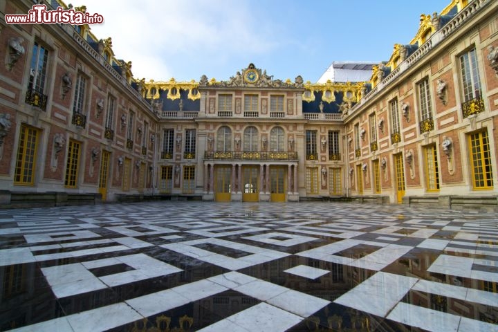 Immagine Geometrie nel cortile della reggia di Versailles, Francia - © euclem / Shutterstock.com