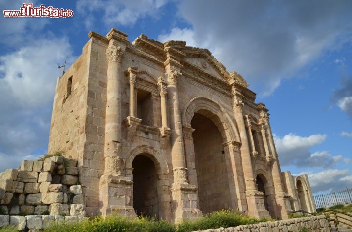 Immagine Gerasa (Jerash) l'Arco di Adriano, di fatto la porta d'ingresso a sud della città romana della Giordania
