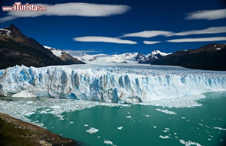 Immagine Ghiacciaio Perito Moreno, fotografato con un cielo tipico della Patagonia Argentina. Ci troviamo vicino ad  El Calafate - © Andrey Maximov / Shutterstock.com