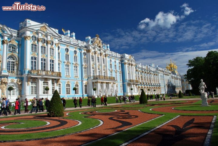 Immagine Carskoe Selo, o Tsarskoe Selo, è letteralmente il "villaggio dello zar", ovvero il complesso residenziale della famiglia imperiale russa che si nei pressi di San Pietroburgo. La reggia fa parte della cittadina di Puškin - Yvann K / Fotolia.com