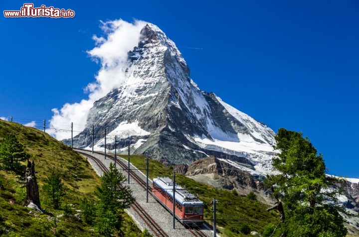 Immagine Gornergratbahn la ferrovia che sale da Zermatt verso la parete nord del Cervino (Matterhorn) - © Ammit Jack / Shutterstock.com