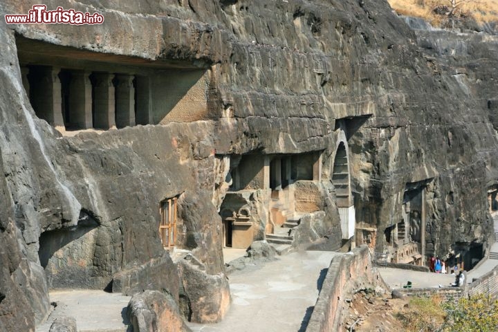 Immagine I templi buddisti scavati nelle rocce delle Ajanta Caves, stato di Maharashtra, India - © Aleksandar Todorovic / Shutterstock.com