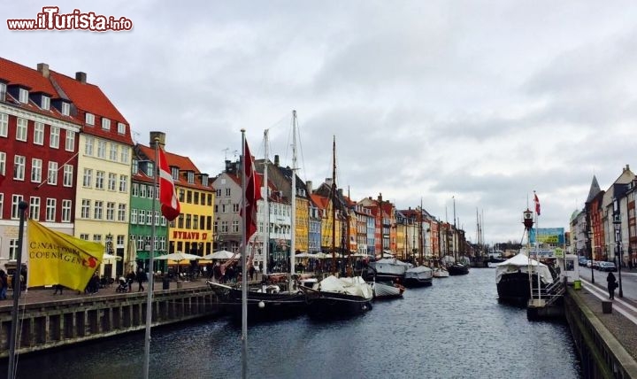 Immagine Il famoso Nyhavn, il vecchio porto di Copenaghen - © Michela Garosi / TheTraveLover.com