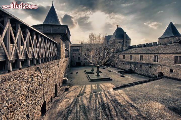 Immagine Il grande castello di Carcassonne Francia è sicuramente una delle piu vaste fortezze d'Europa - © tsik / Shutterstock.com