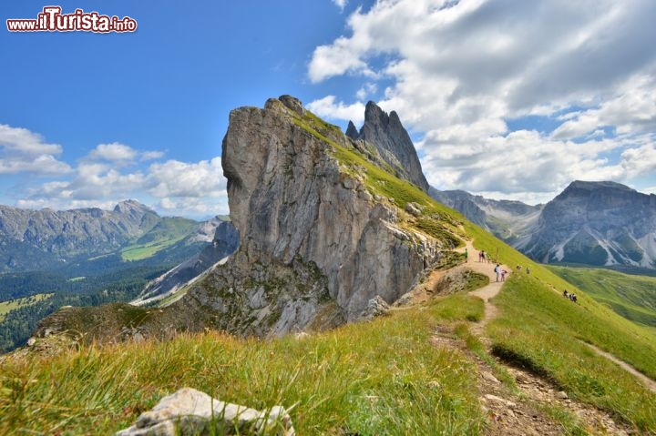 Immagine Il gruppo delle Odle che separa la val di Funes dalla Val Gardena in Trentino Alto Adige - © Angelo Ferraris / Shutterstock.com