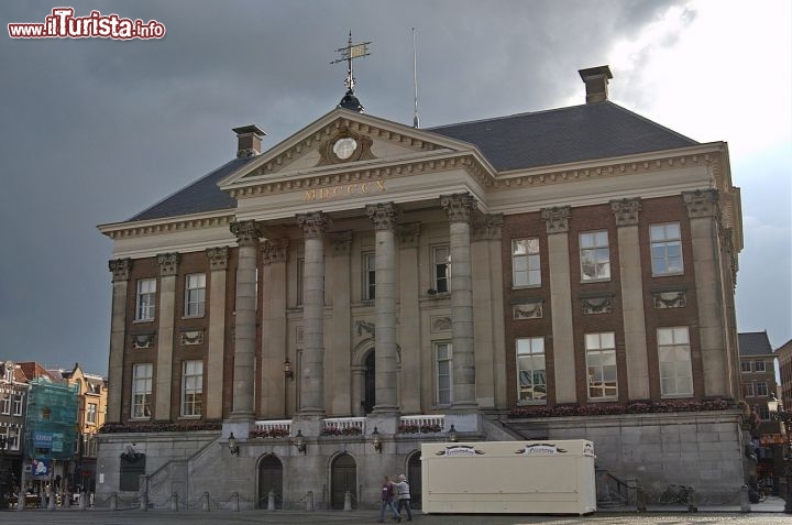 Immagine L'imponente municipio di Groningen, Olanda