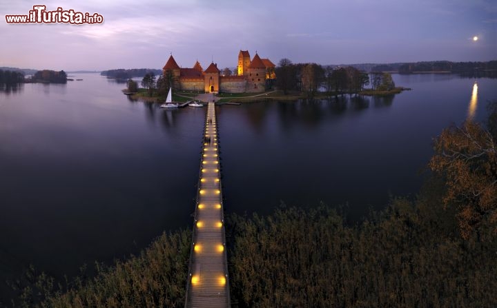 Immagine Il ponte di collegamento al Castello di Trakai in Lituania - © Ente del Turismo della Lituania