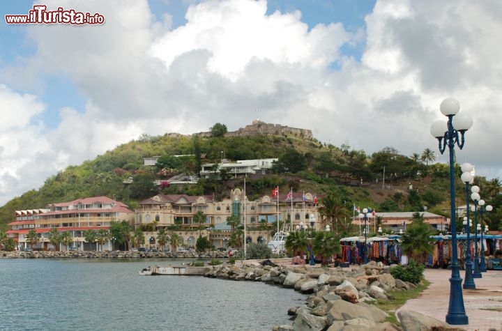 Immagine Il porto di Marigot, nella parte nord-occidentale dell'isola caraibica di Saint Martin  - © cnabickum / Shutterstock.com