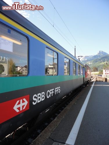 Immagine In treno a Brunnen, in Svizzera, nel cantone di Schwyz