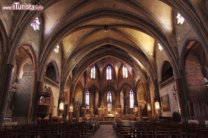 Immagine L'interno austero della vasta Cattedrale di Mirepoix in Francia - © Tourisme de Mirepoix