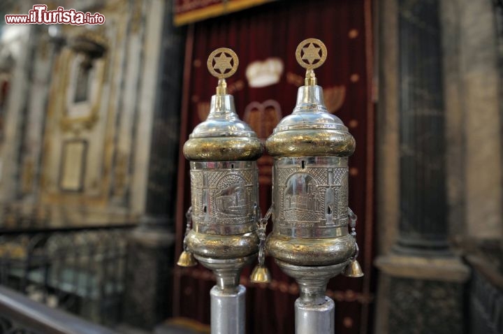 Immagine Interno della Sinagoga di Carpentras in Provenza, Francia - © robert paul van beets / Shutterstock.com